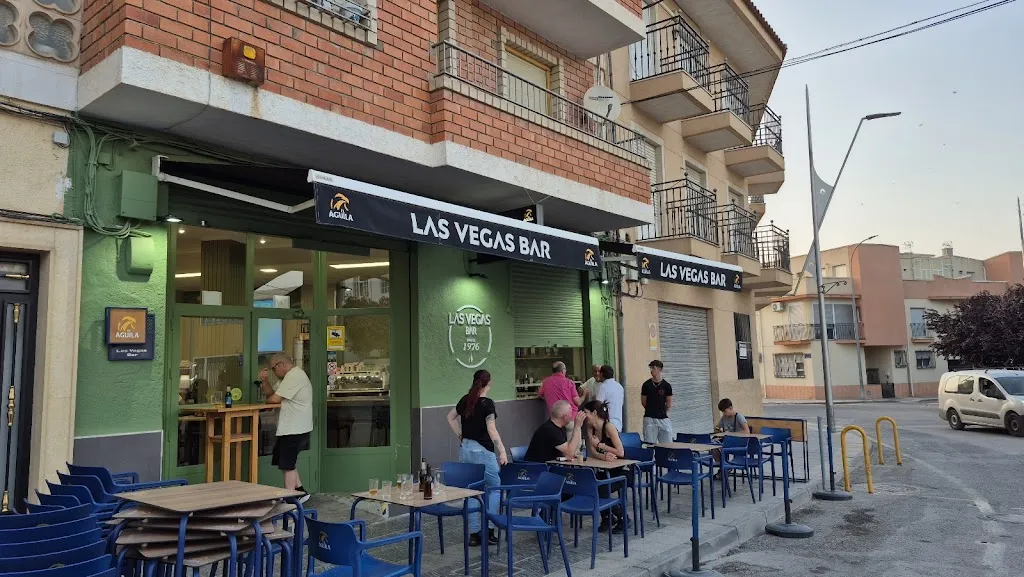 Anton Phillips_LAS VEGAS BAR desde 1976_Cehegín_review