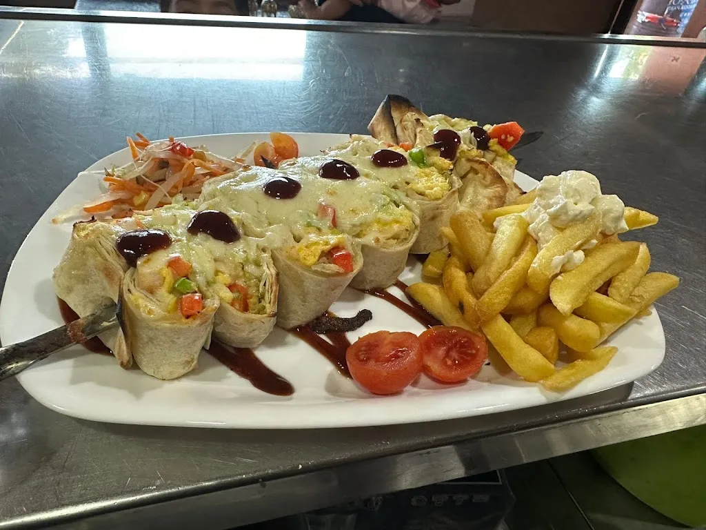 Restaurantes en Fortuna/ Bombay Fortuna Restaurante y pizzeria Indio_Fortuna_slider_image_3