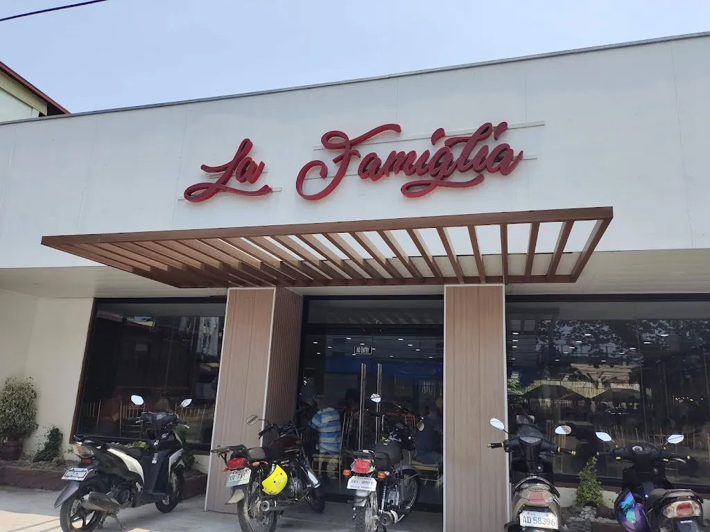 La Famiglia Plaza - Buffet, Ala Carte, Live Music - La Union_La Unión_slider_image_1