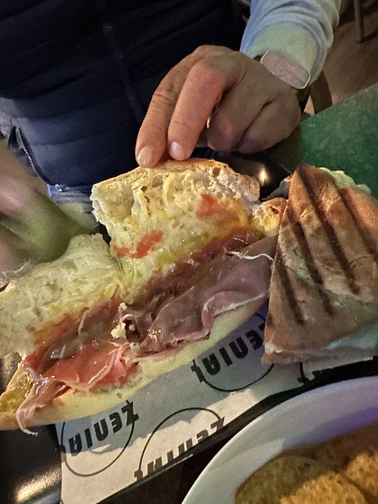 Francisco Beltran Omar_Zenial Café Lounge_Las Torres de Cotillas_review