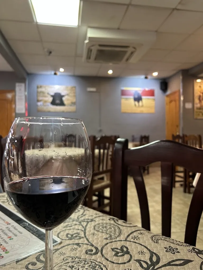 Peter Lojan_LOS TOREROS Bar_Cieza_recensione