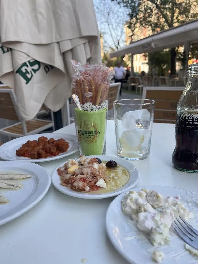 Liam Armstrong_Bugatti Bar_Cieza_review