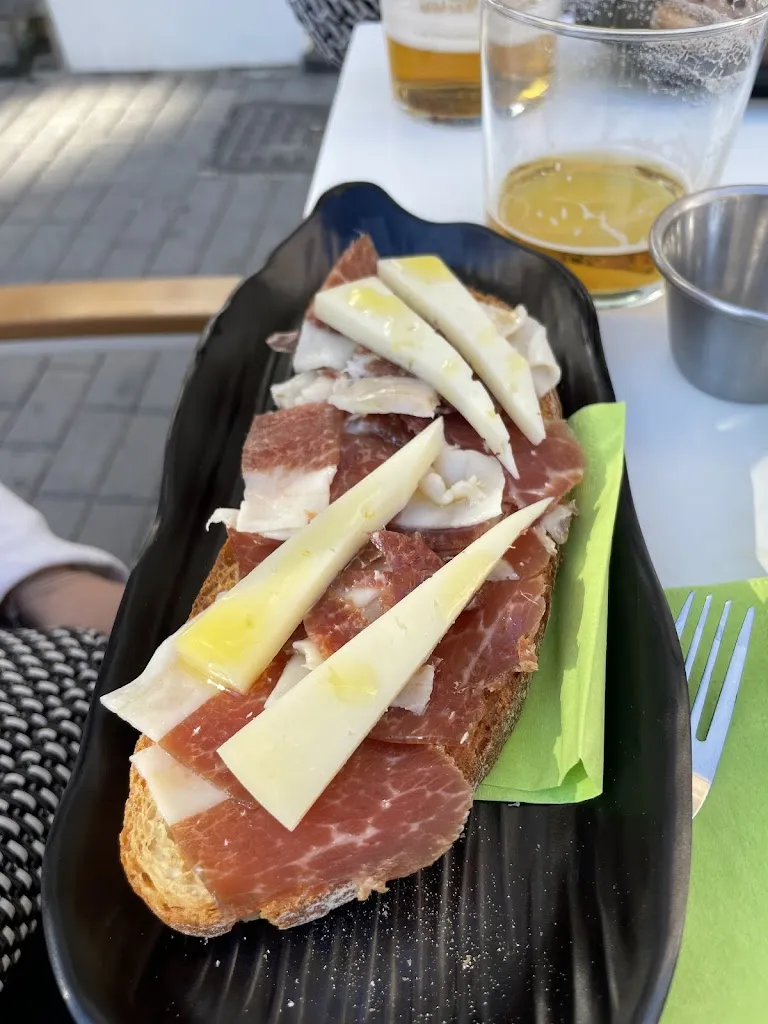 Juaki Carrillo Villalba_Bugatti Bar_Cieza_review