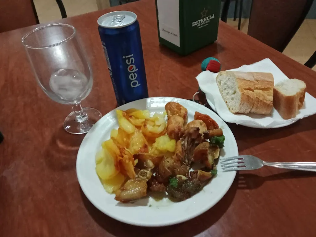 De pesca con JUANFRAN_Restaurante Polideportivo_Cieza_Bewertung