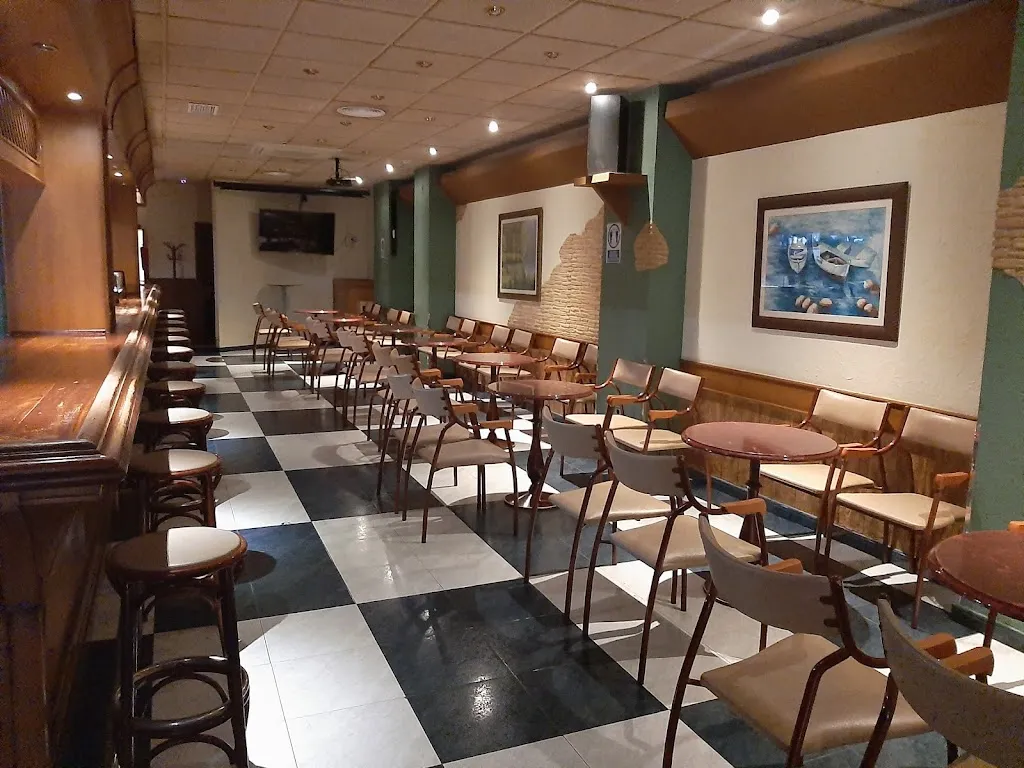 Pub Madeira_Cieza_slider_image_1