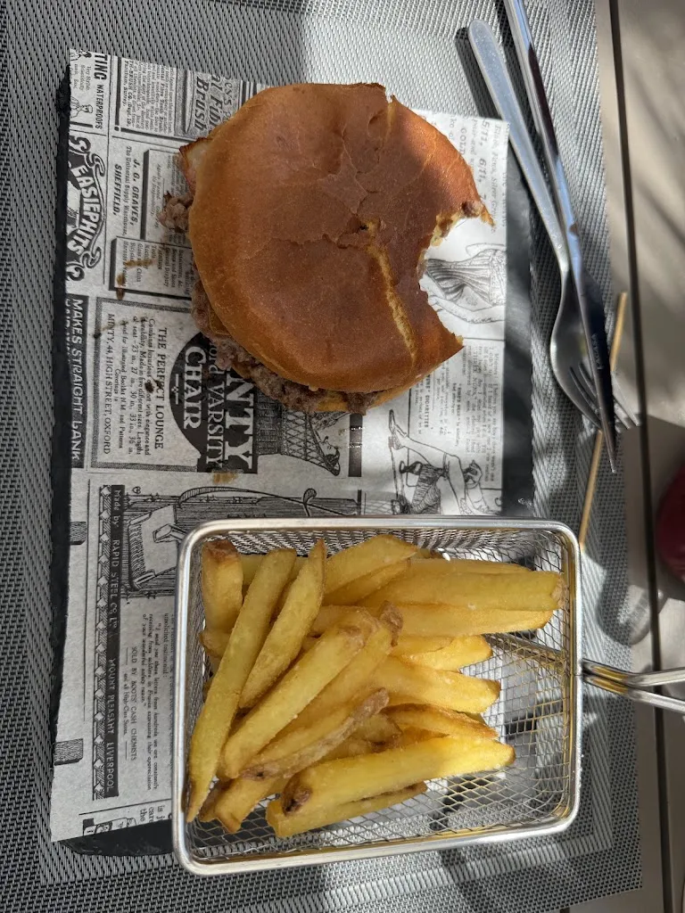 Pablo (Pablo Escobar's Ghost)_Loro Azul - Restaurante en La Curva de lo Pagan, Murcia_Lo Pagán_review