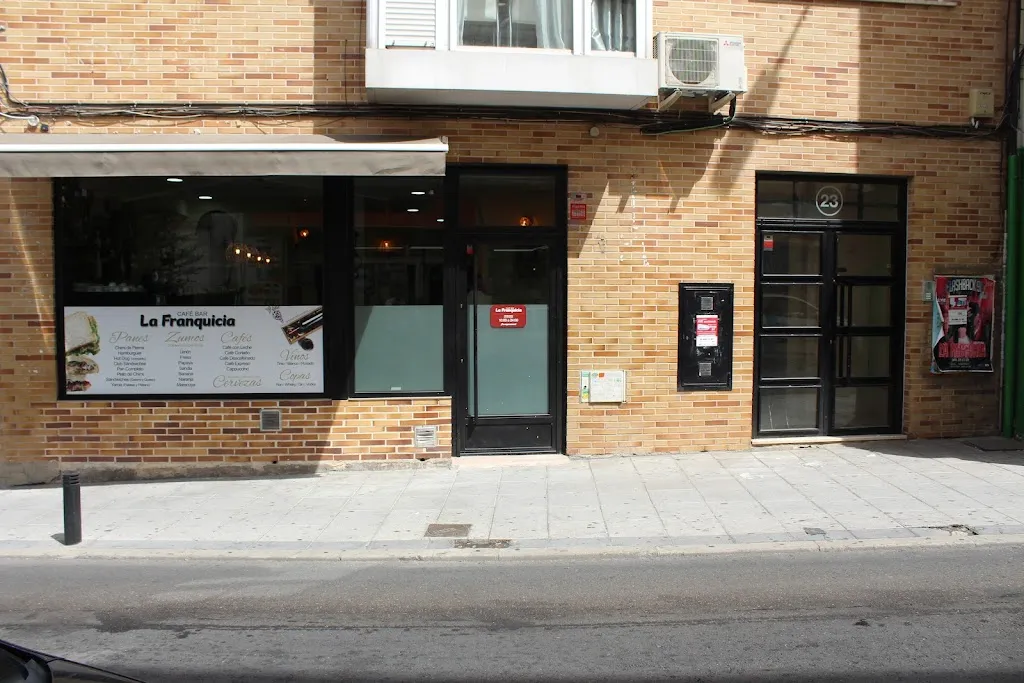 LA FRANQUICIA BAR CAFE restaurant in Los Martínez