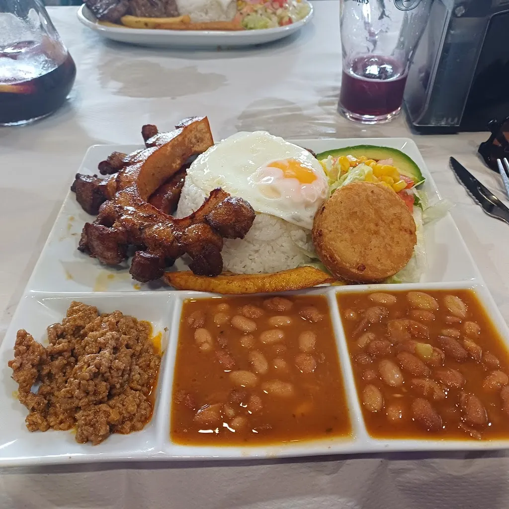 Isabel maria Vera arce_Restaurante Latino Mar y Tierra_Jumilla_review