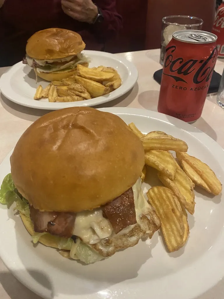 jhlavid jhlavid_Bar restaurante HUELLAS_Redován_recensione