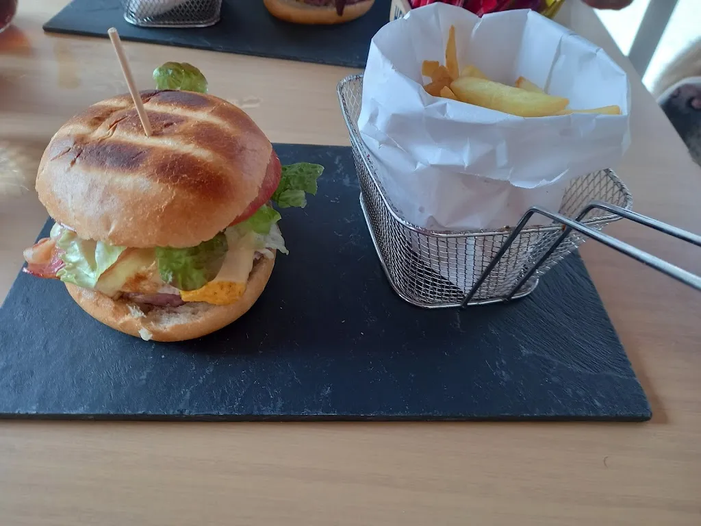 Bar restaurante HUELLAS restaurant in Redován