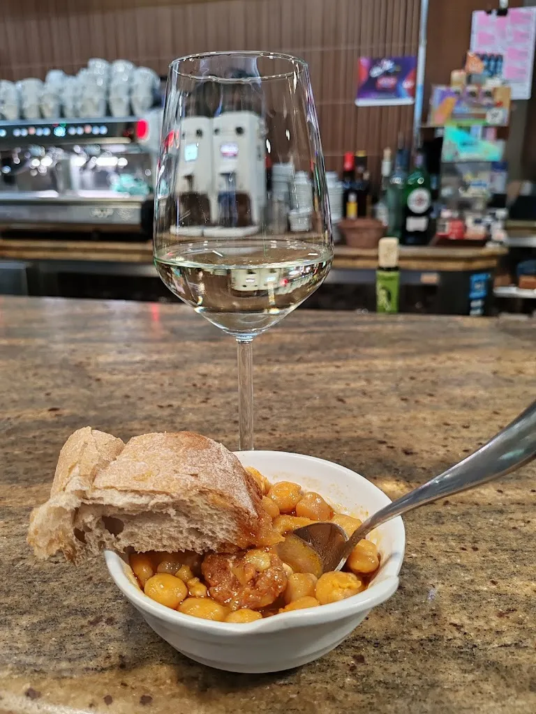 María Prada Martínez_Taberna estanco Rosalía_Cabana de Bergantiños_review