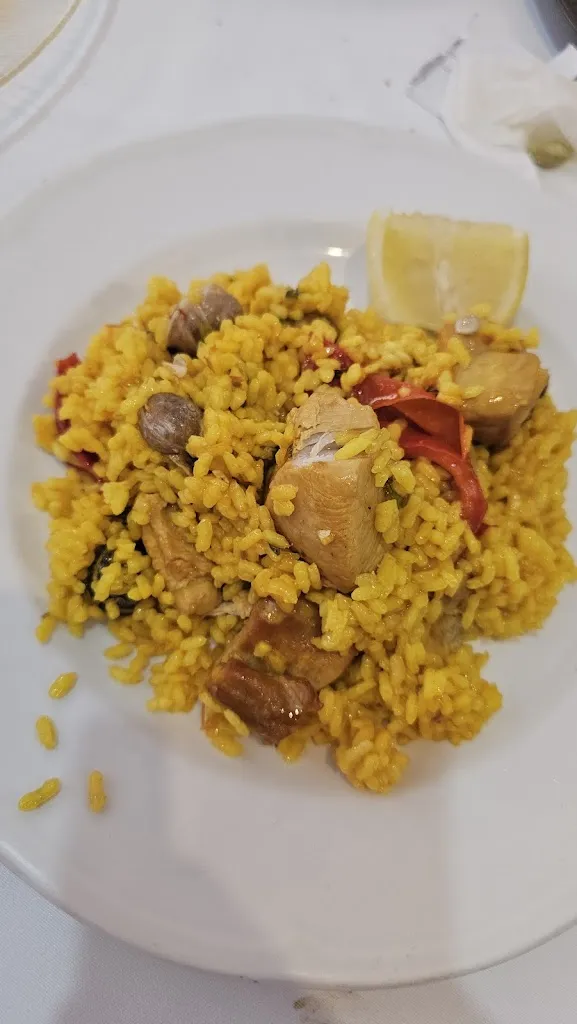 Balazs Jokan_Restaurante Los Escudos_Pliego_review