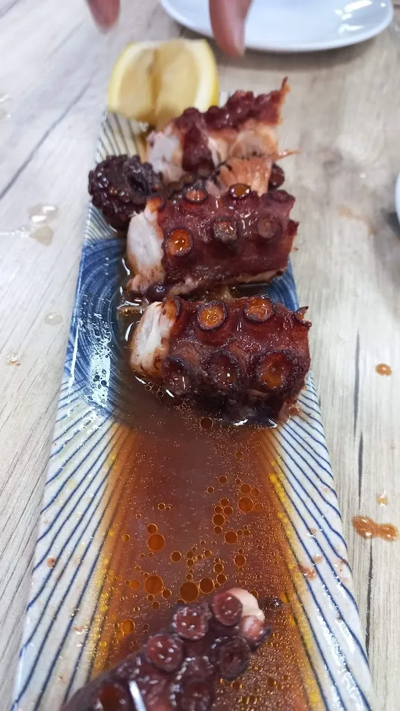 Mel Catchpole_Bar Obrero_Pliego_review