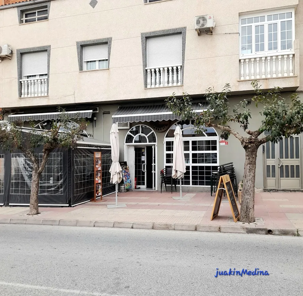 Juakín Medina QixanoArt_El Café De Marisa_Moratalla_review