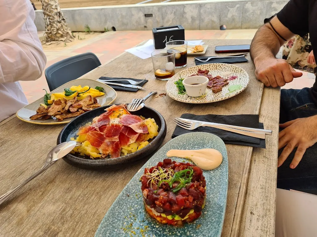 Menu_La Perra Chica Tapas Restaurant_Mazarrón_image_6