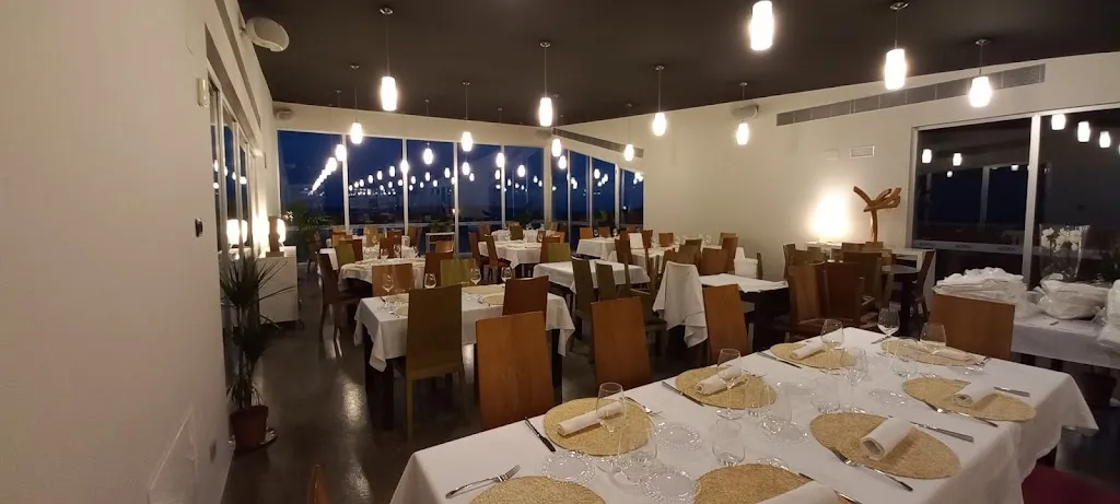 Aroa Bodegas restaurant in Abáigar