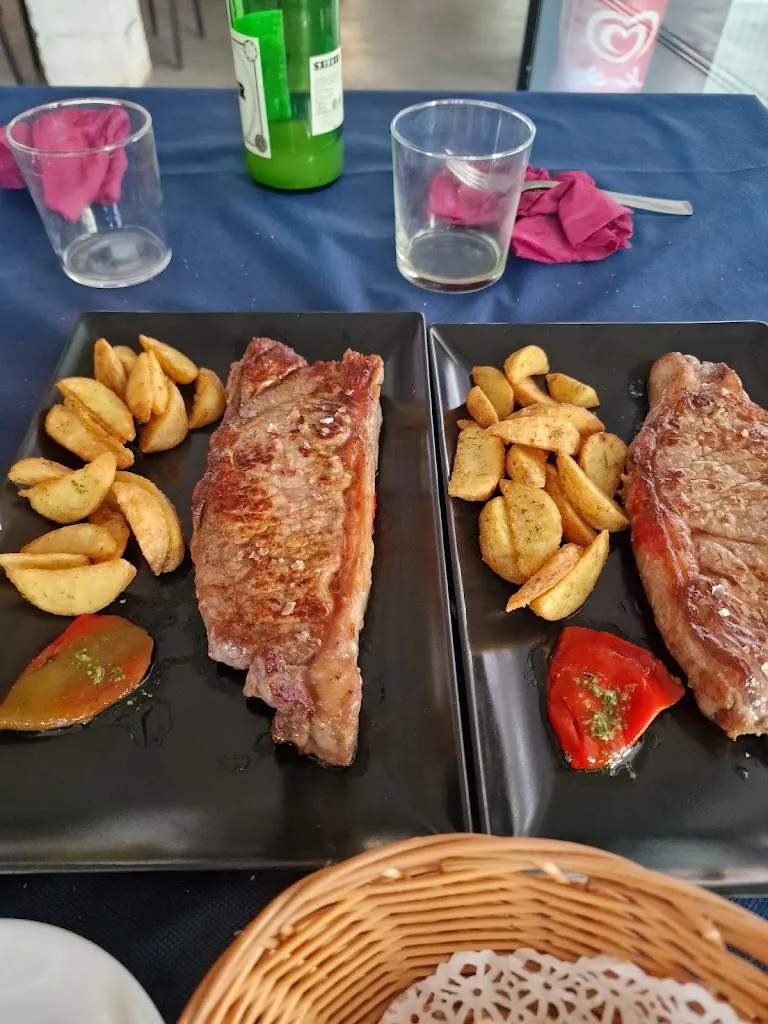 Bar Piscinas municipales. ristorante a Abáigar