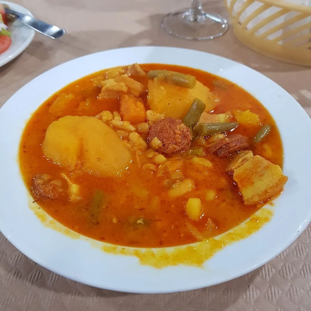 Paul Russell_Bar Tanagas_Totana_review