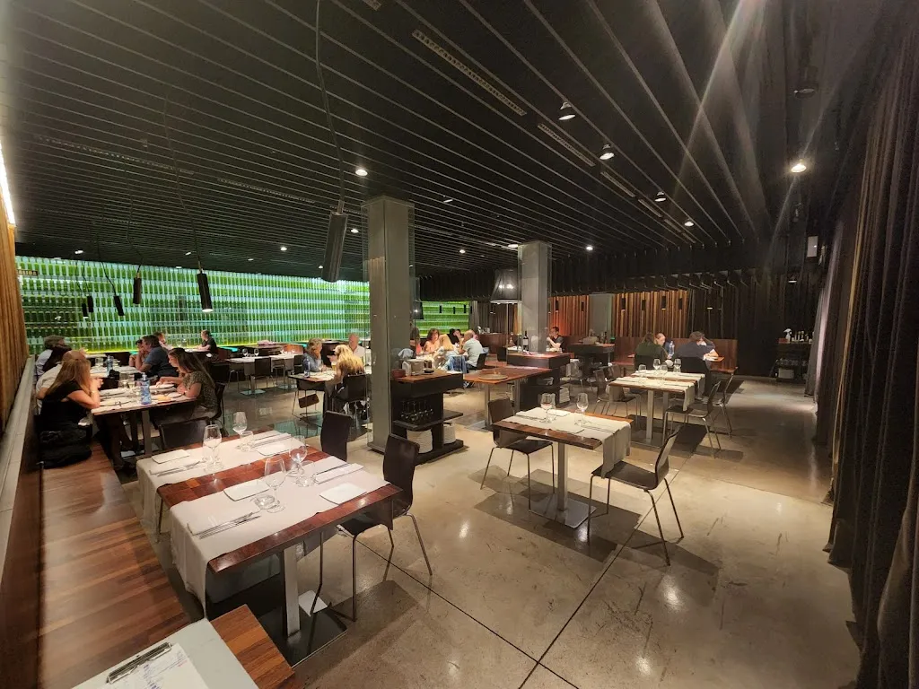 Rafael Espinoza_El Mercao_Anue_review