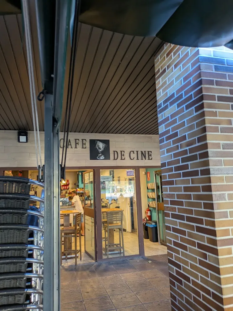 Alberto Astorgano_Cafe de Cine_Ansoáin/Antsoain_review