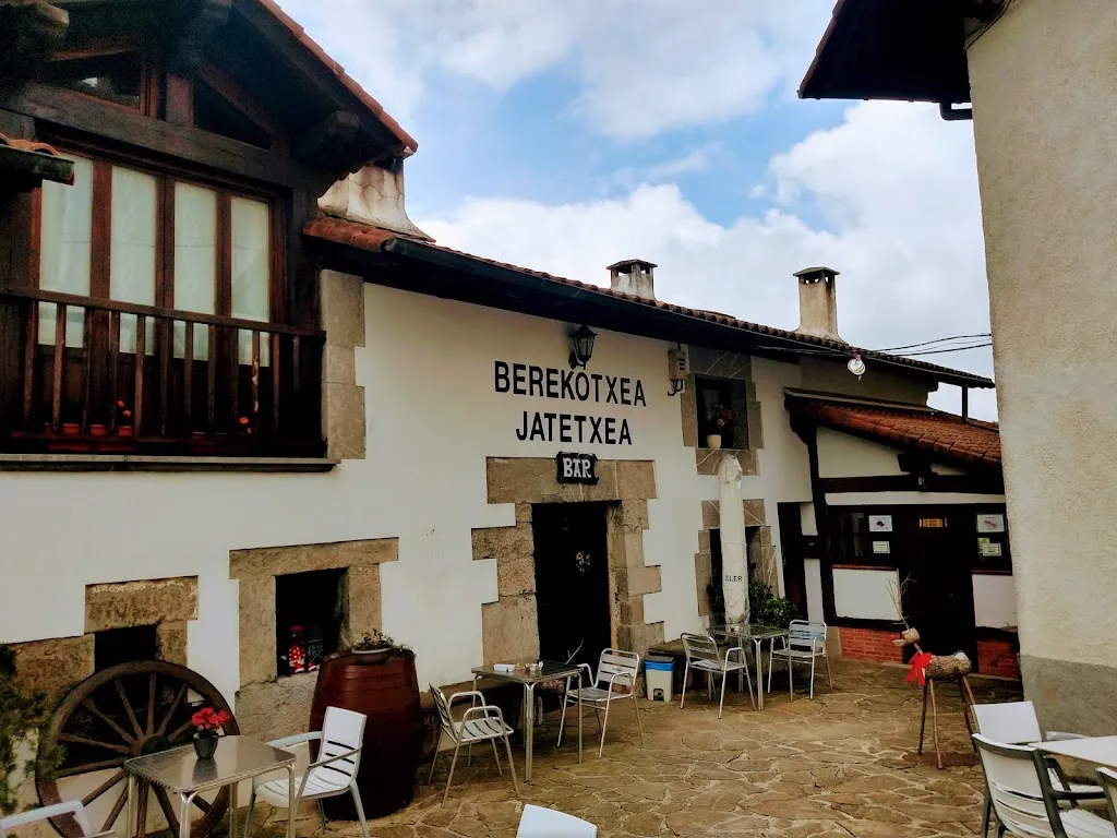 Berekoetxea Jatetxea restaurant in Araitz