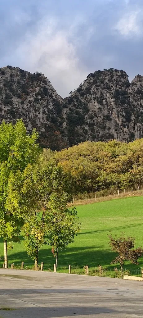 Hostal Restaurante Machaín restaurant in Arakil