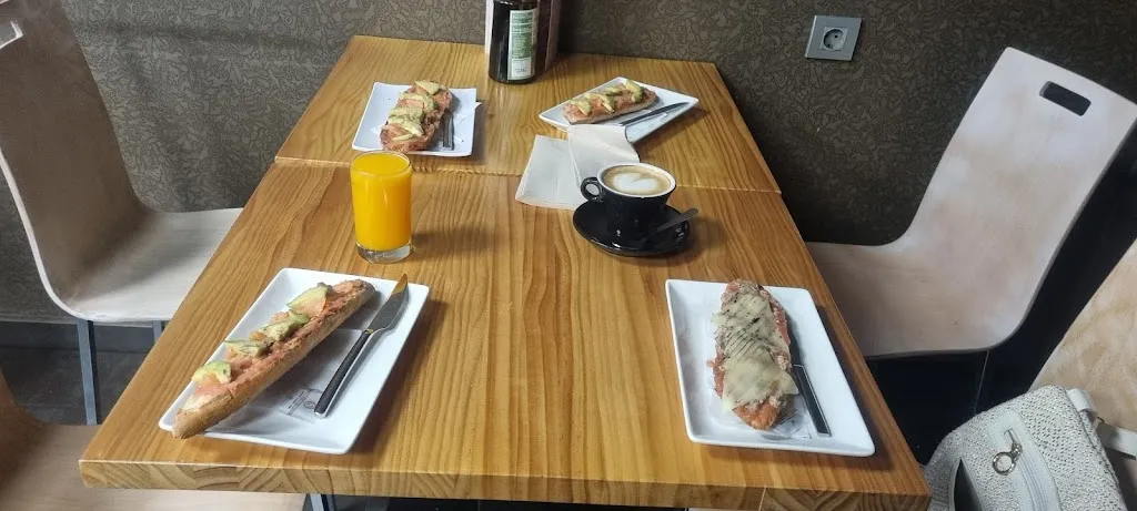 Rocio Cruzado Jimenez_Azabache Café_Torre-Pacheco_review