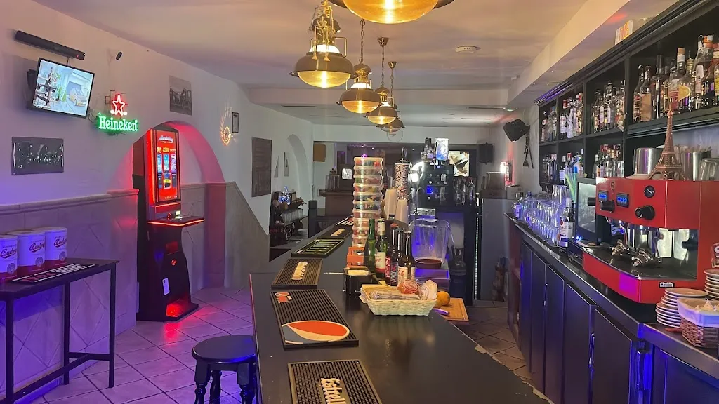 Arcis pizzería restaurant in Arcos Los