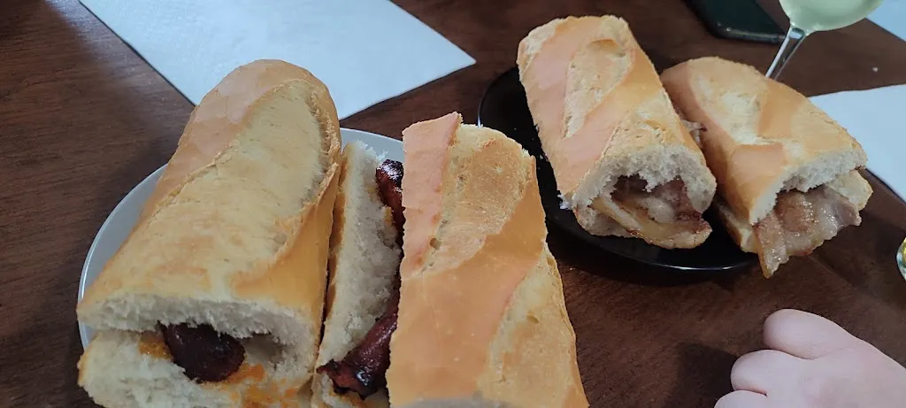 Taberna El Granero restaurant in Artazu