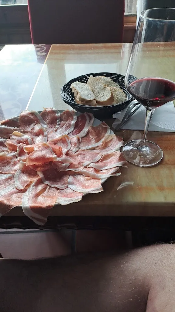 Richard Hall_Bar Frontón_Auritz/Burguete_review