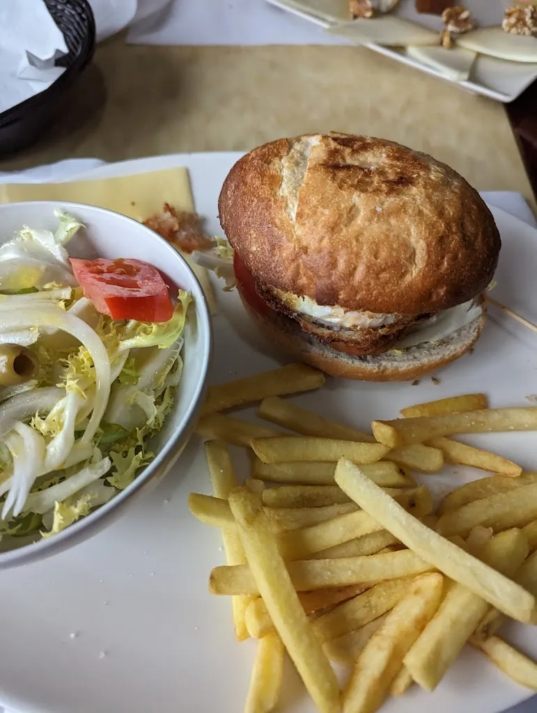 Bowashgusin Delorey-Tully_Bar Frontón_Auritz/Burguete_review