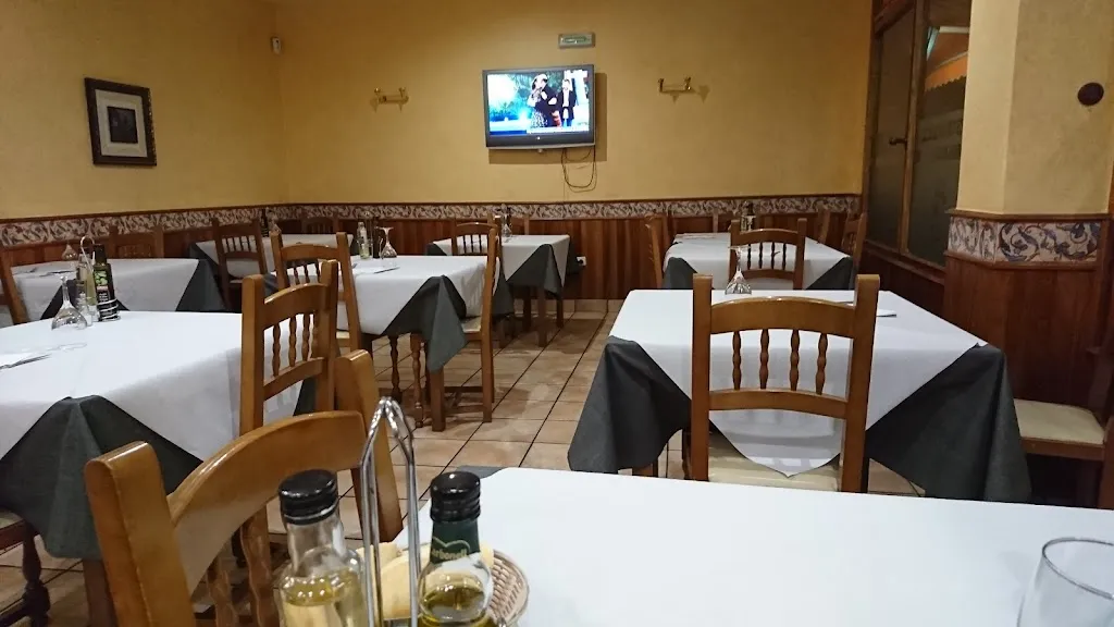 Hostal Restaurante Leyre restaurant in Azagra