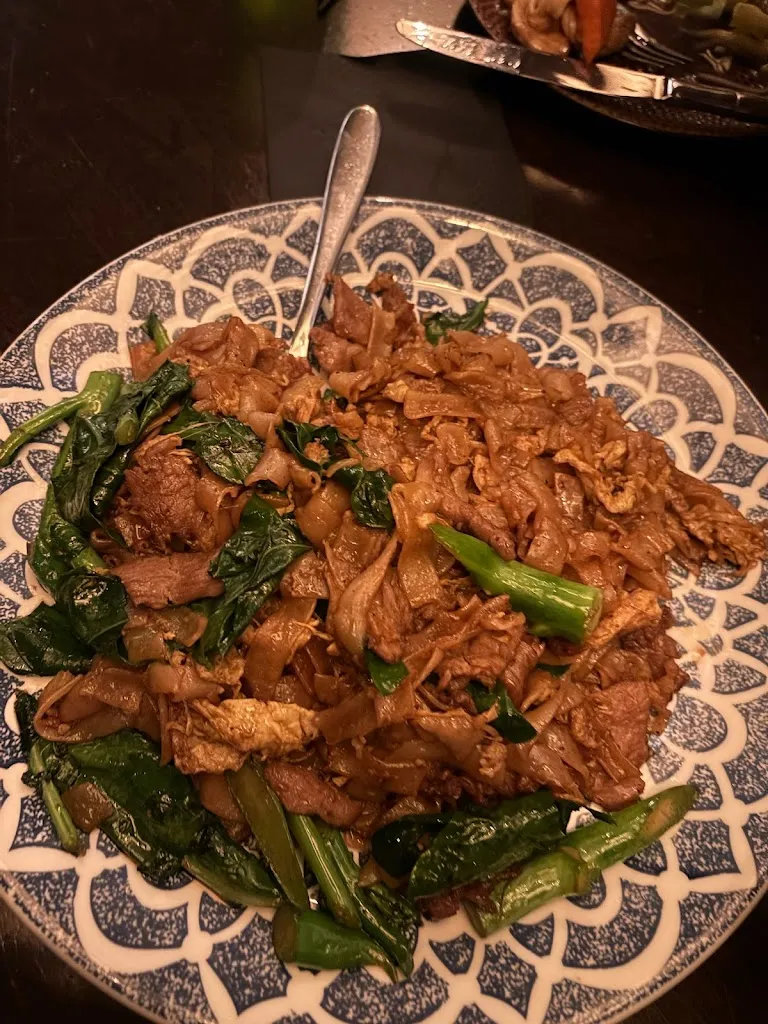 Alykhan Visram_Lemongrass_Aria_review