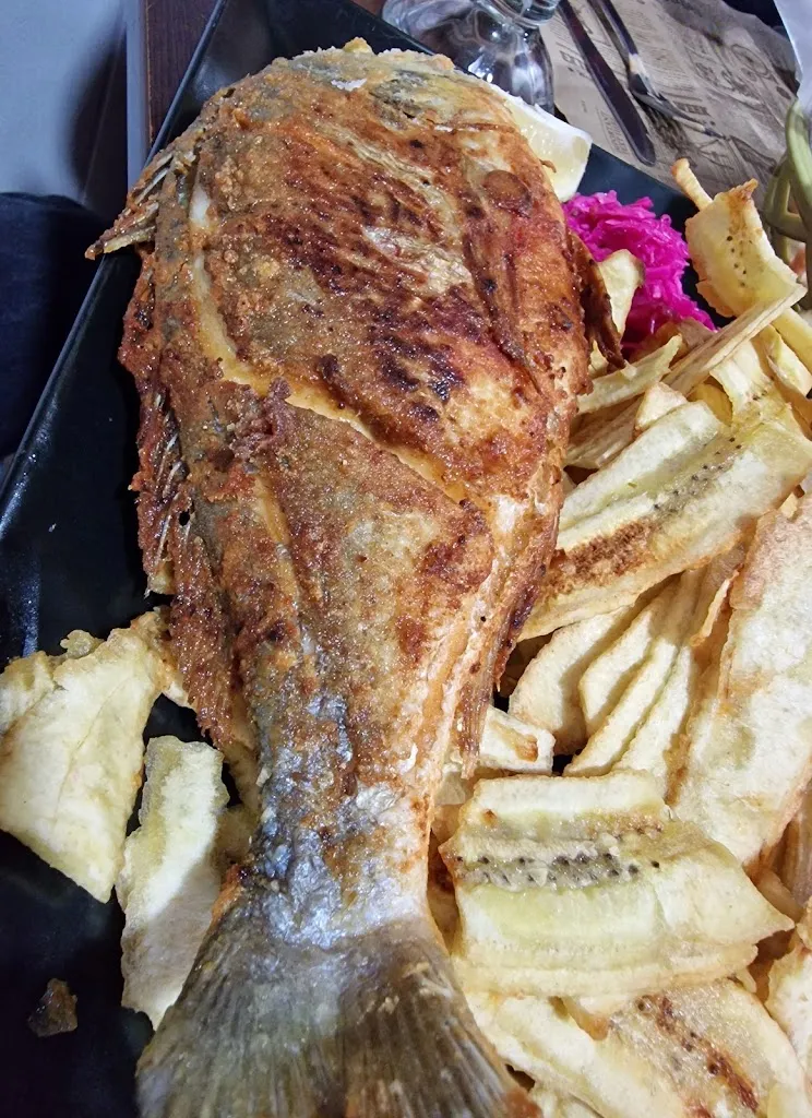 Tatsuyoshi Hattori_Bar restaurante Honduras_Barbarin_review