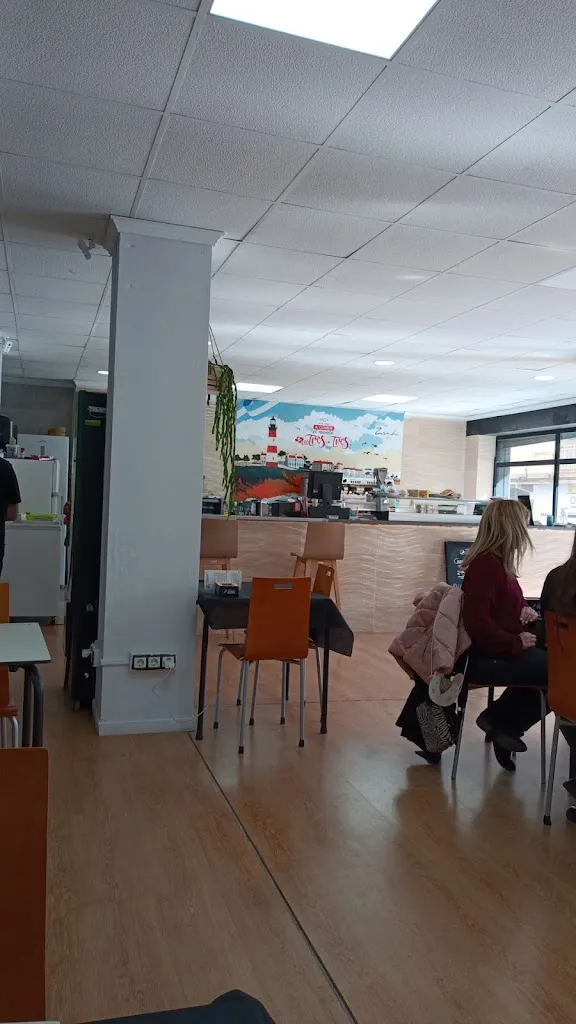 SALVADOR LOPEZ_Los Tres + Tres_Pilar de la Horadada_recensione