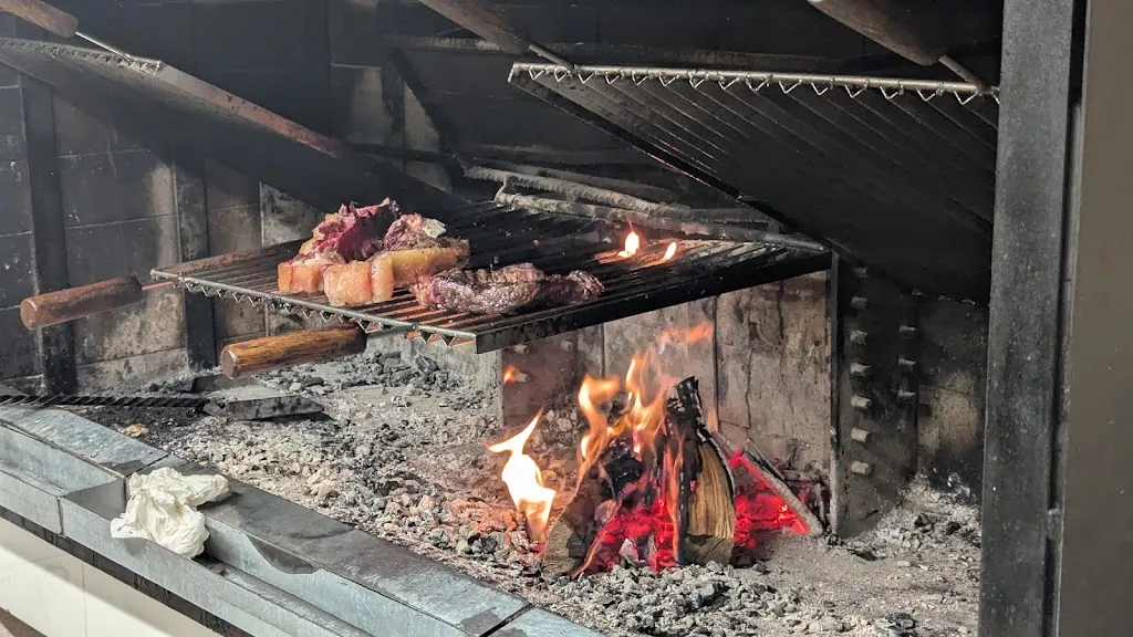 Kym & Shane Vasile at Acton Belle Property_Asador el Fogon de Etayo_Belascoáin_review