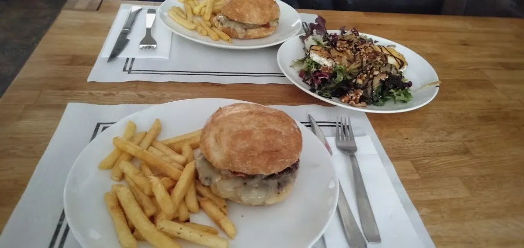 Nerea OSM_COMO EN CASA / ETXEAN BEZALA_Beriáin_review