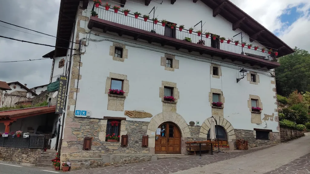 Ezkurra Ostatua| Barranka jatetxea restaurant in Basaburua
