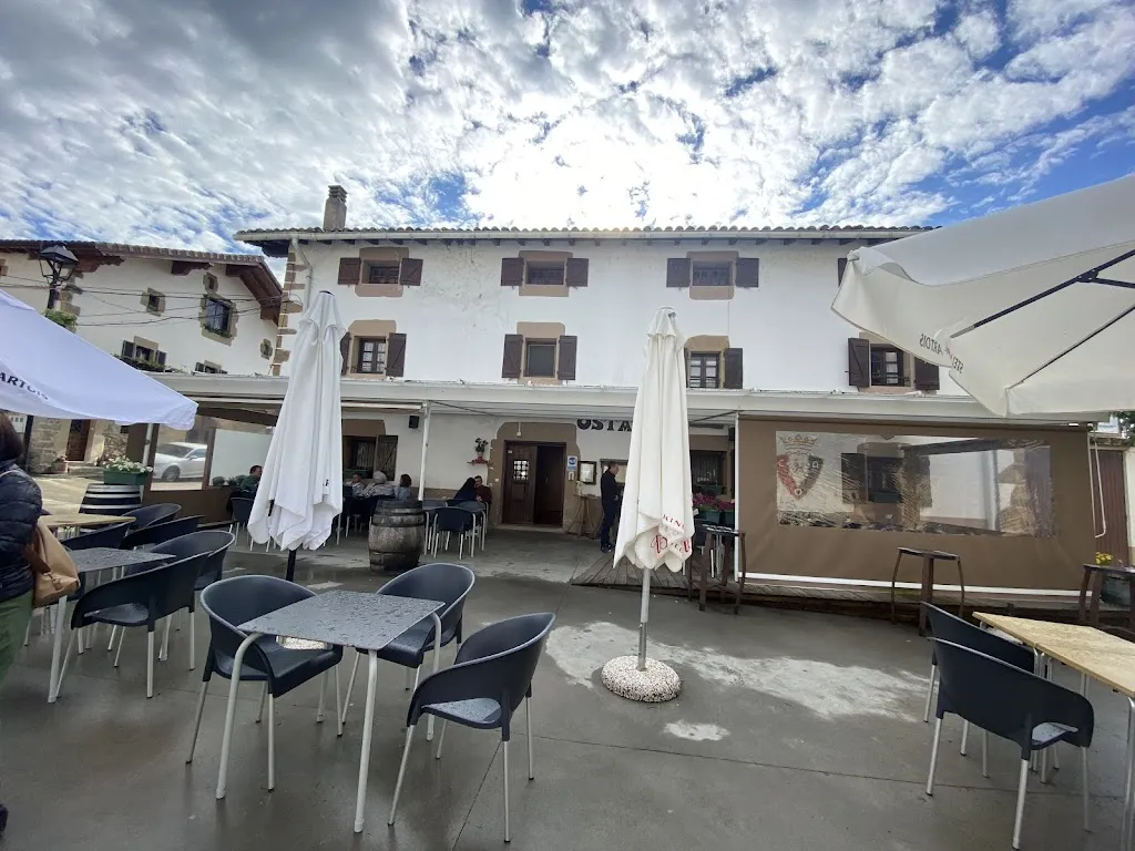 Santiago Trueba_Auzako ostatua_Basaburua_review