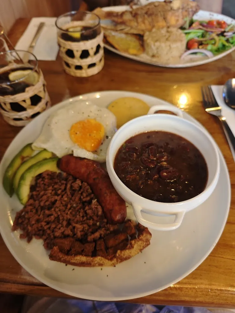 tatiana cortes_Encanto Gastrobar_Berriobeiti_review