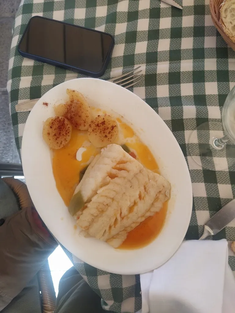 Hugo daniel Puw_Cafetería El Paso_Busto El_review