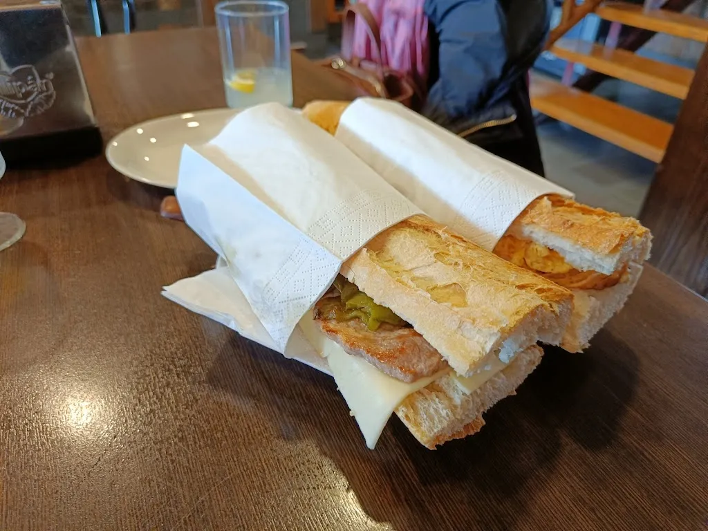 Egoitz1987 Ochoa_Bar Zati Berri_Burgui/Burgi_recensione