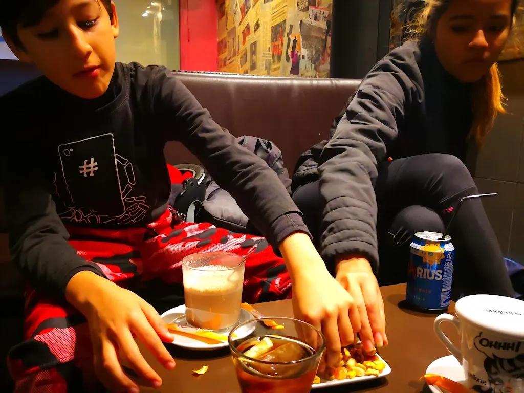 Edward Camacho_Bar Triángulos_Cadreita_review