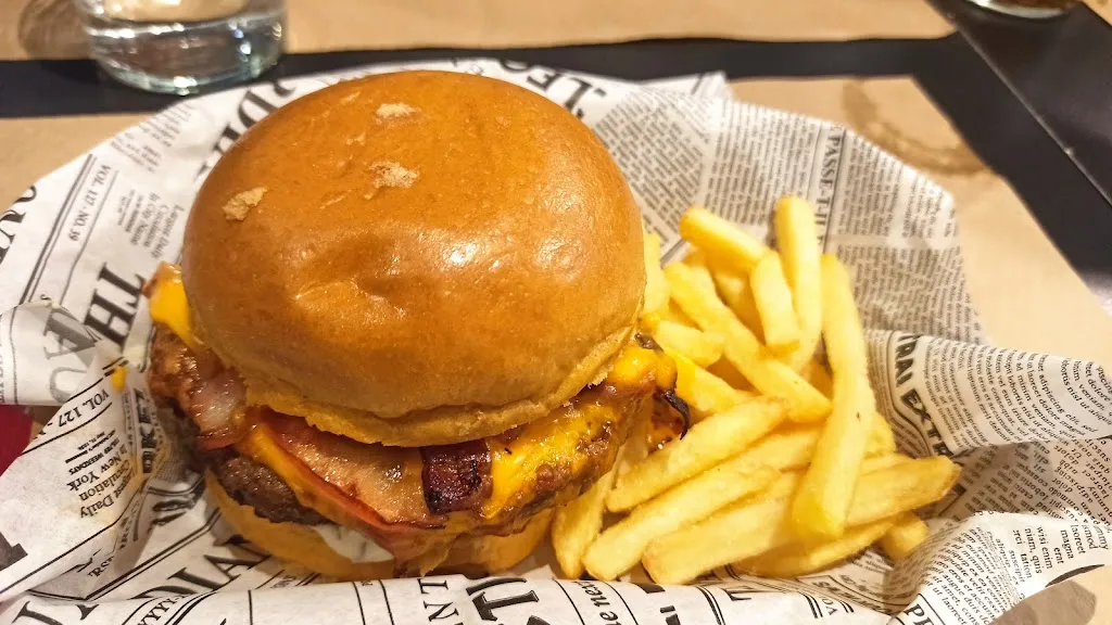 Ge A._Bar Triángulos_Cadreita_review