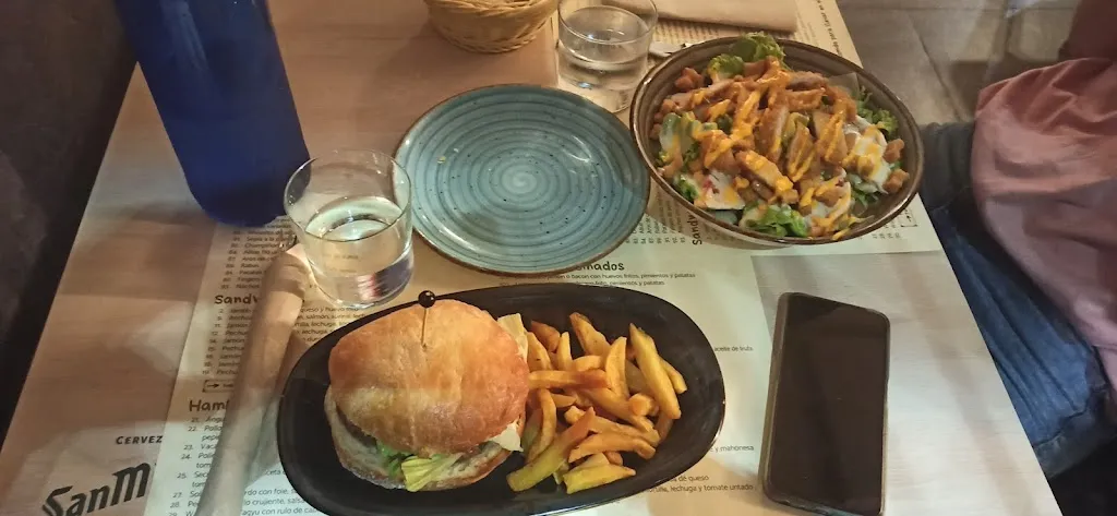 Francesc Garcia_Bar Amanecer_Castejón_review