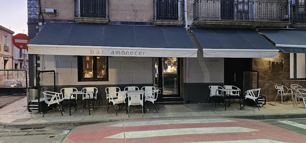 Bar Amanecer restaurant in Castejón