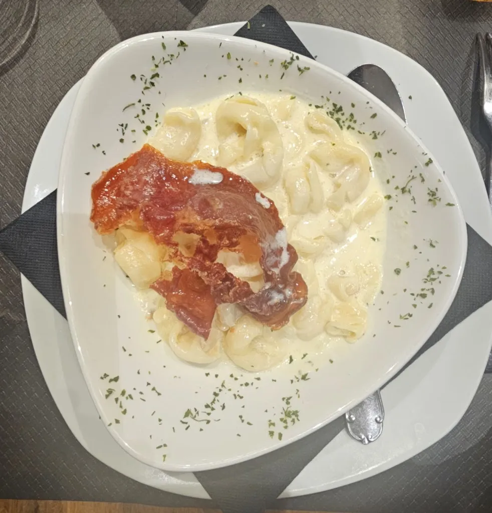 Cristina Hijosa_Bar Roney_Burlata_review