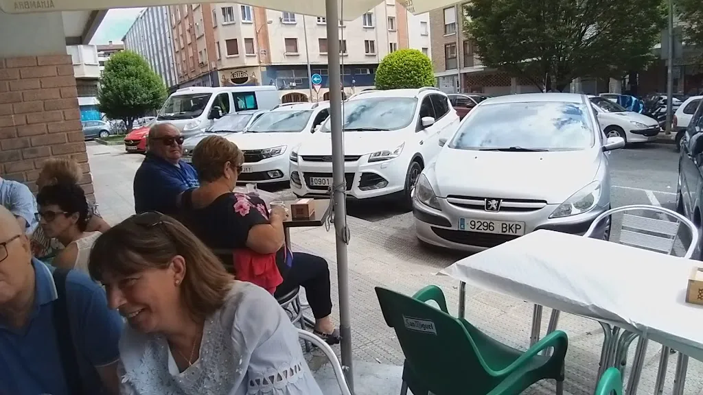 Café Bar Nahia_Burlata_slider_image_2