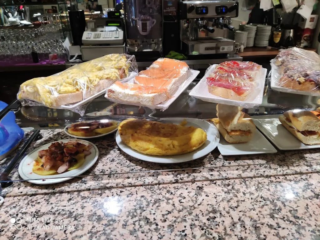 Café Bar Nahia_Burlata_slider_image_3