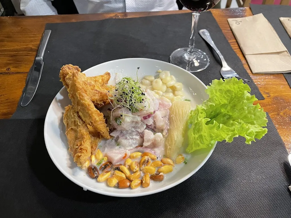 Nadia Rozumna_Restaurante D´lima Gastronomía Peruana_Barañáin_review